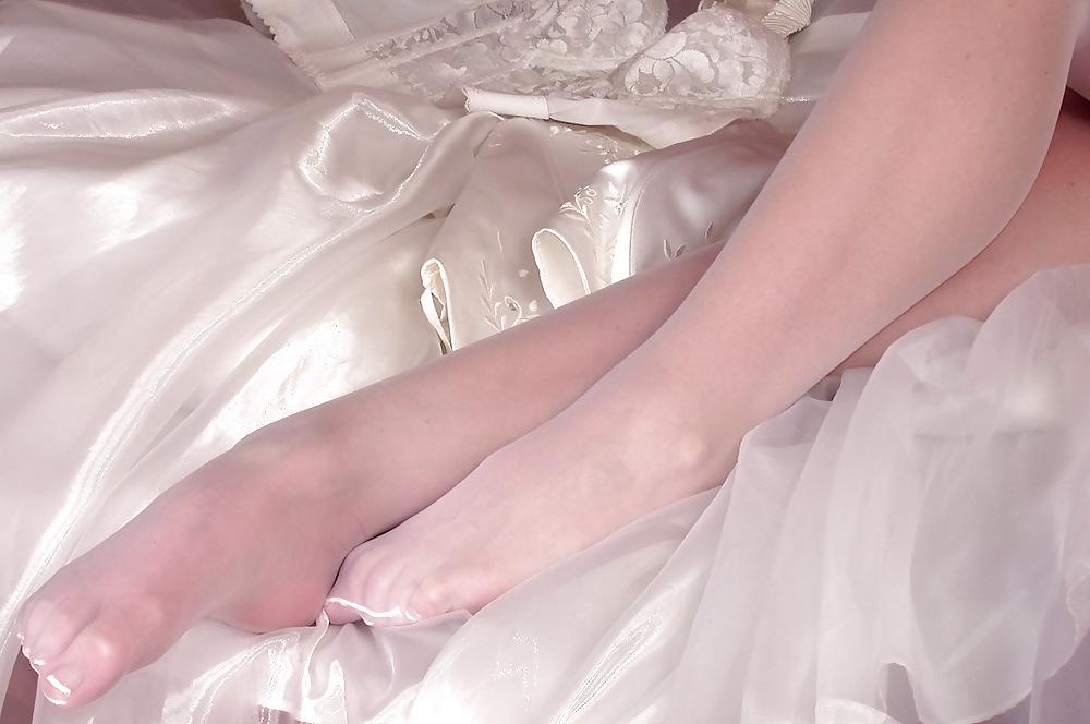 25P Naomi - pantyhose bride
