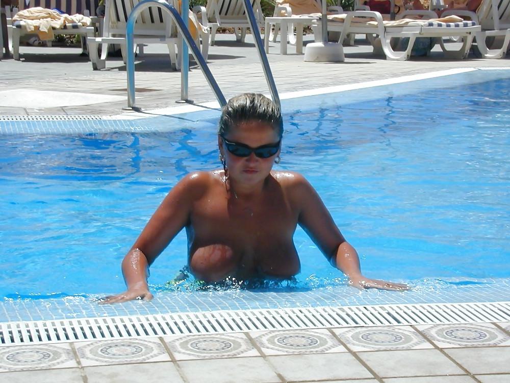 25P Cute blonde MILF