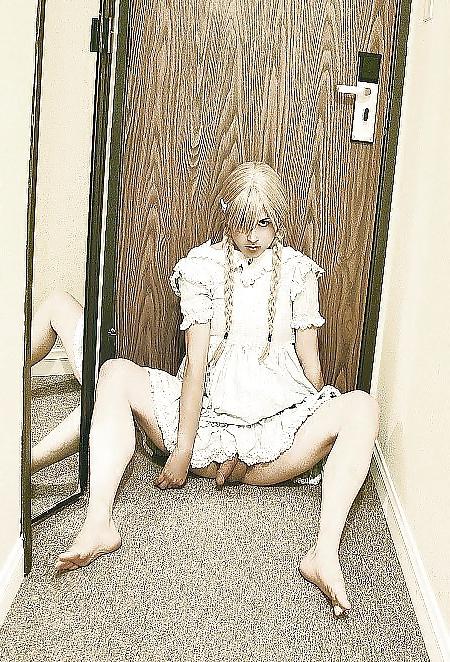 23P Cute Shemale Feet. Ten Toes and a Cock