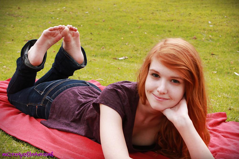 15P Cute feet