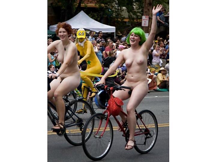 25P Nude Painted Ladies in Public Fetish Gallery 9