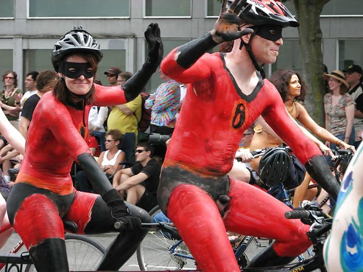 25P Nude Painted Ladies in Public Fetish Gallery 9