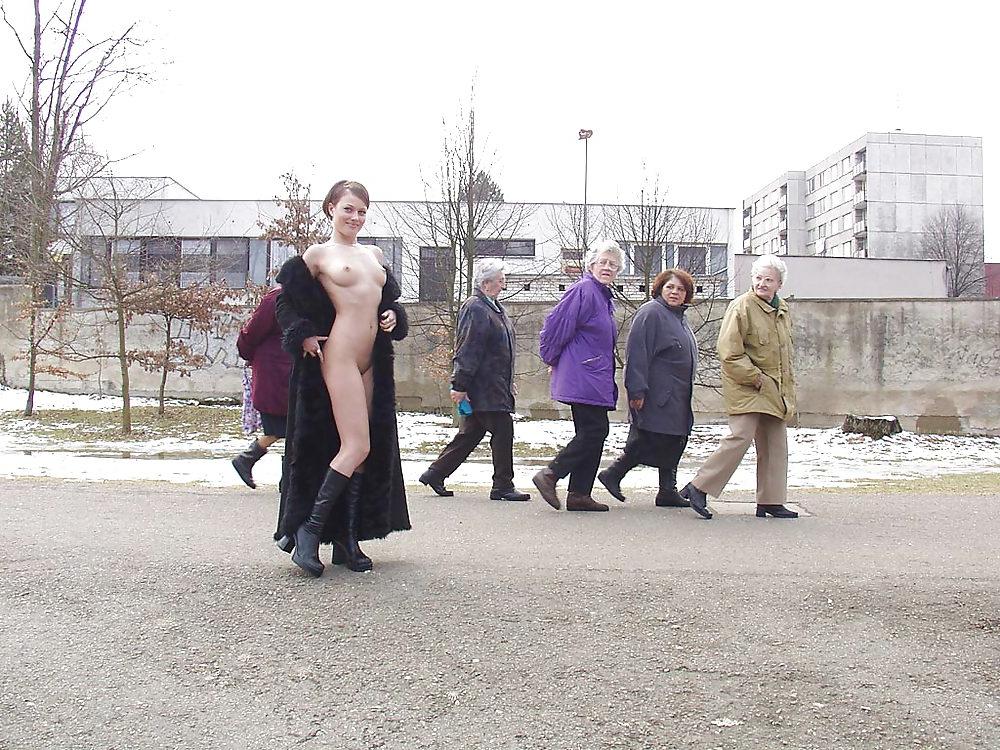 25P Nude in Public 3