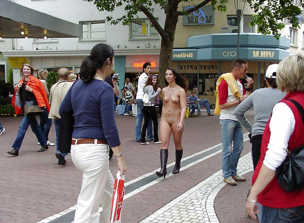 25P Nude in Public 3