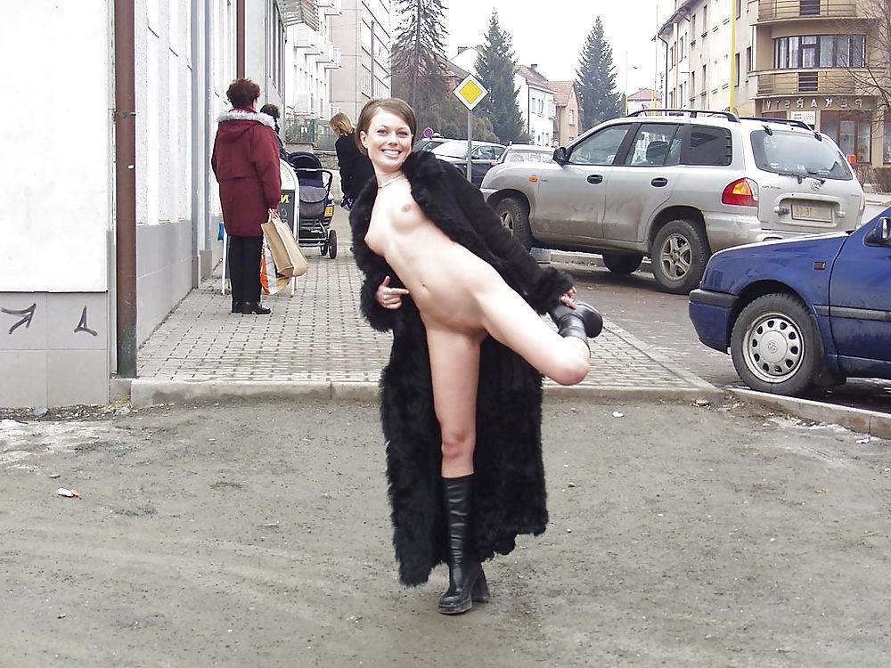 25P Nude in Public 3