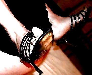 18P Beautiful female toes in sandals