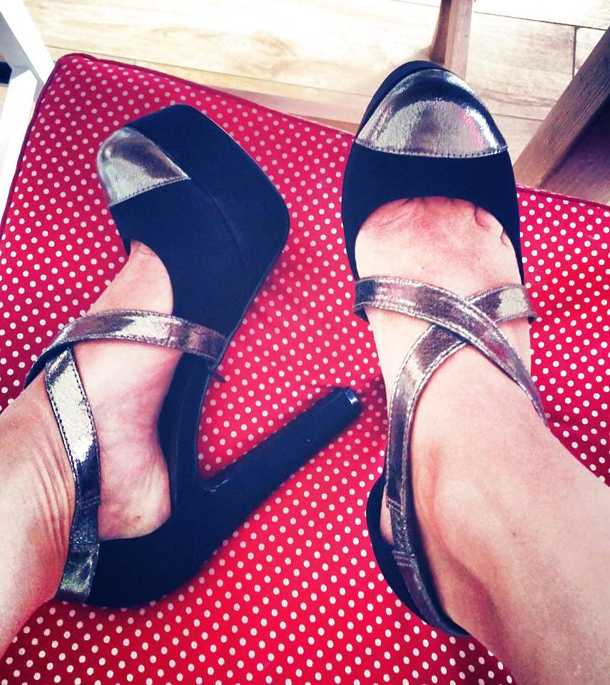 21P Hot feet and shoes of women i know
