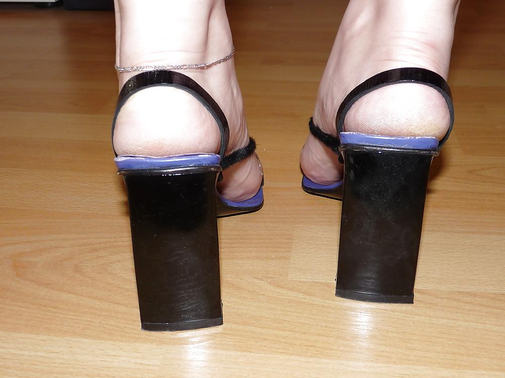 18P Wifes heels sandals sexy toes feet