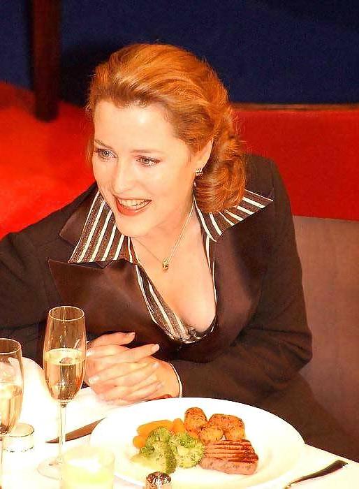 14P Female Celebs - Gillian Anderson - The truth is in there...