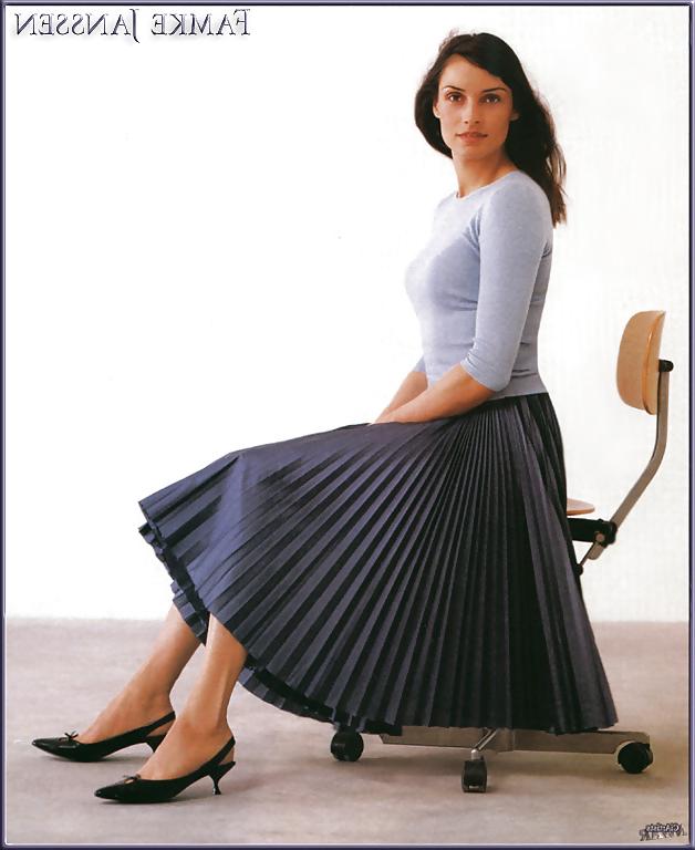 25P Female celebs - Isn't she lovely...