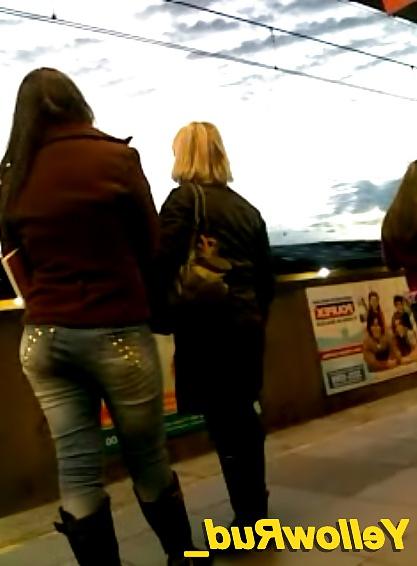 6P Gostosa esperando o trem - BR 