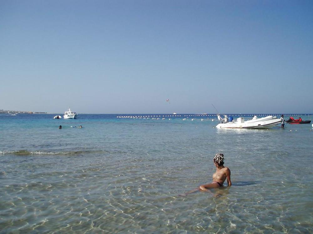 25P Topless in Egypt