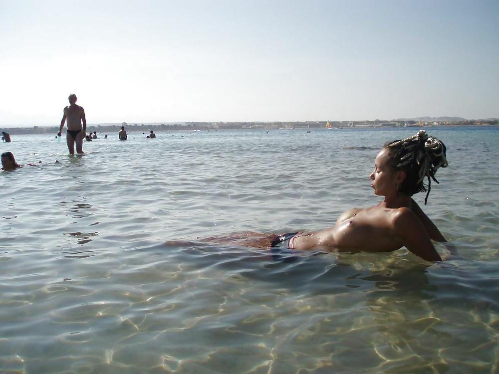 25P Topless in Egypt