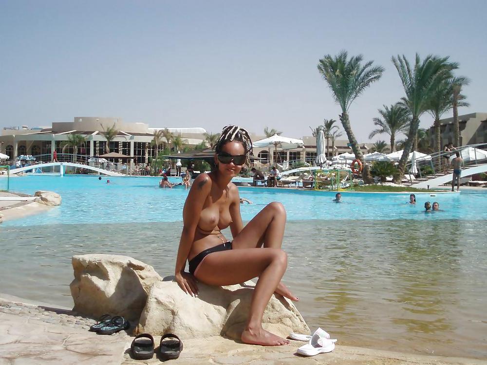 25P Topless in Egypt
