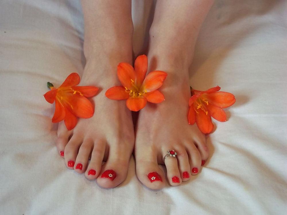 12P FOOT FETISH FEET TOES HEELS SOLES COMMENT PLS