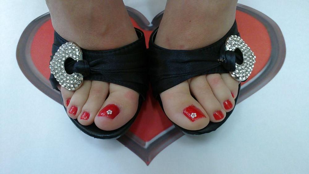 12P FOOT FETISH FEET TOES HEELS SOLES COMMENT PLS