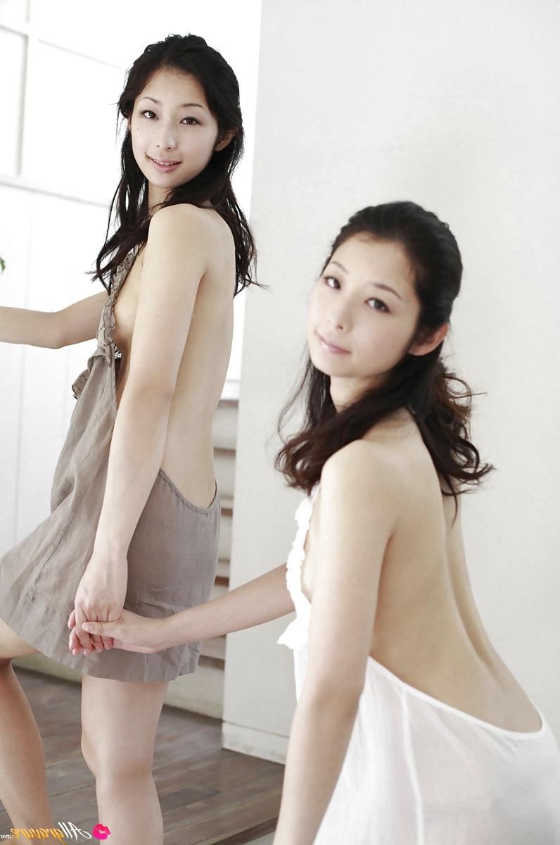 25P Two Cute Japanese Lesbians