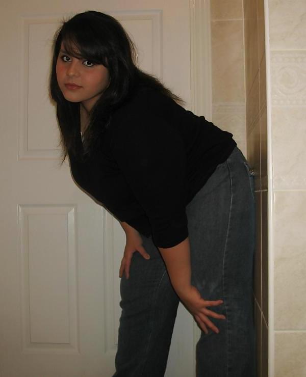 25P Very Cute Fat Girl :)