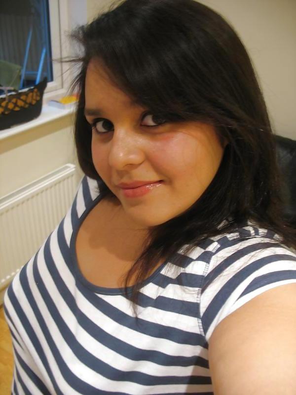 25P Very Cute Fat Girl :)