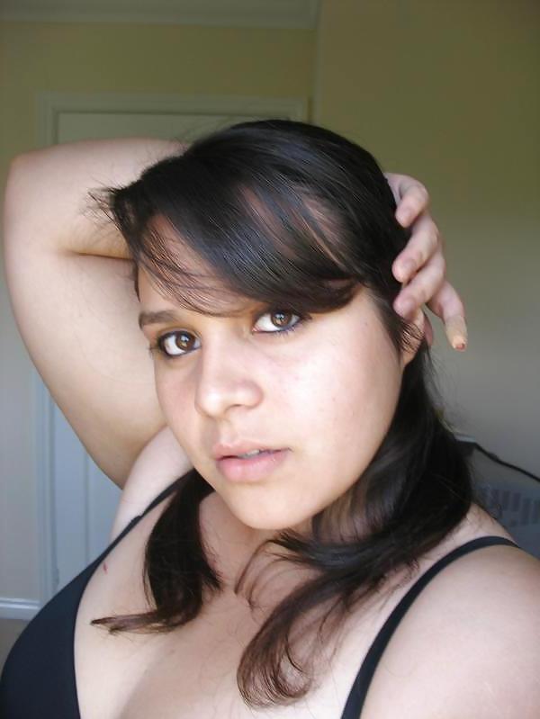 25P Very Cute Fat Girl :)