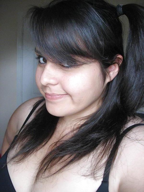25P Very Cute Fat Girl :)