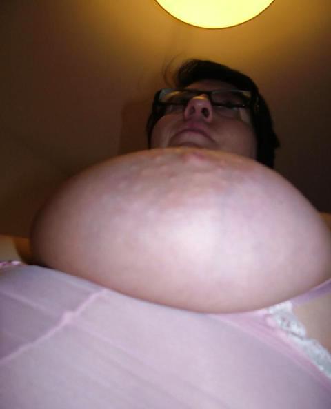 20P Beautiful mature chubby fat legs