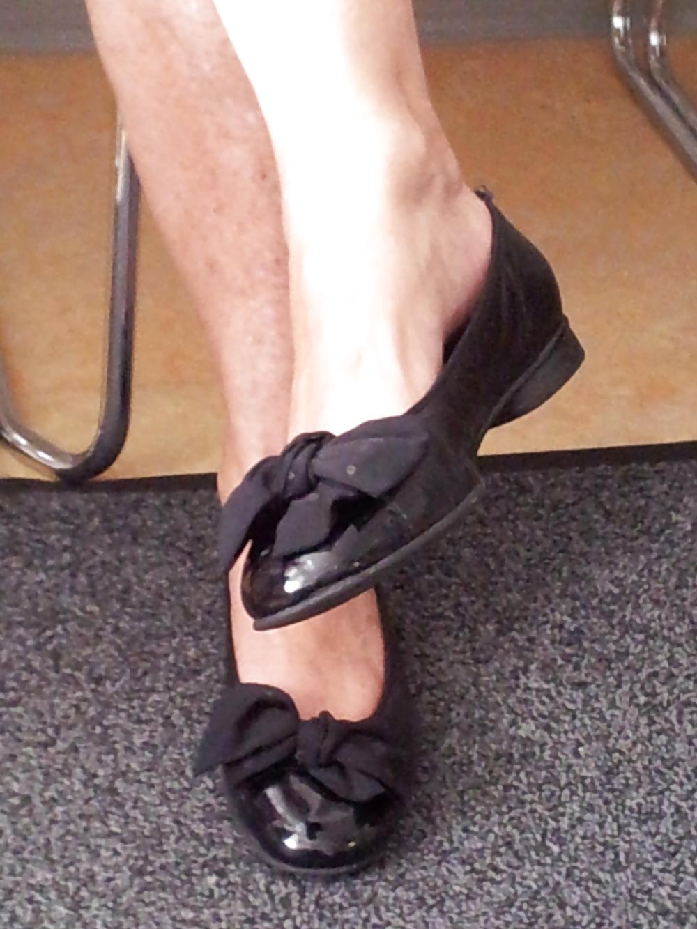 10P Candid girl heels feet legs ballerinas flats
