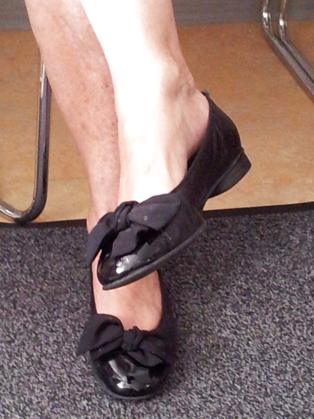 10P Candid girl heels feet legs ballerinas flats