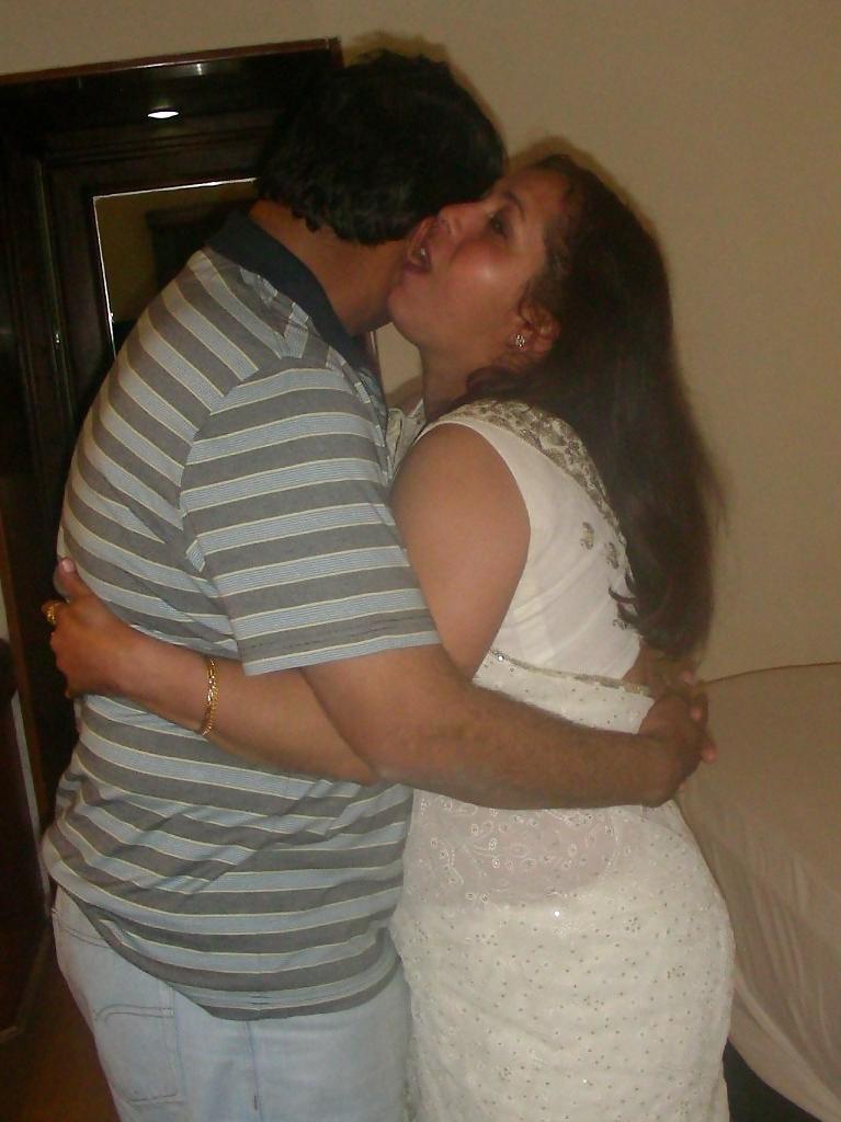 25P Indian Chubby ladies hot pics 
