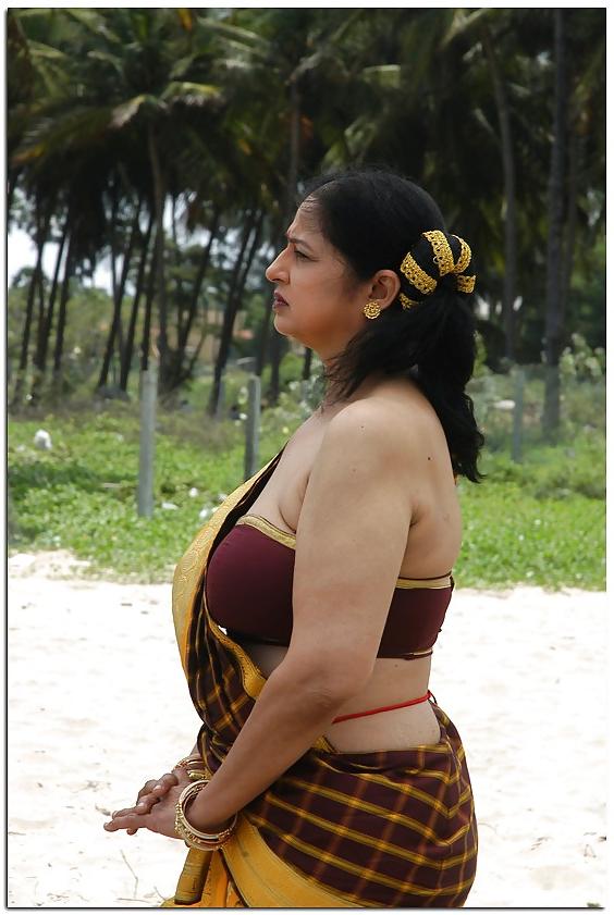 25P Indian Chubby ladies hot pics 