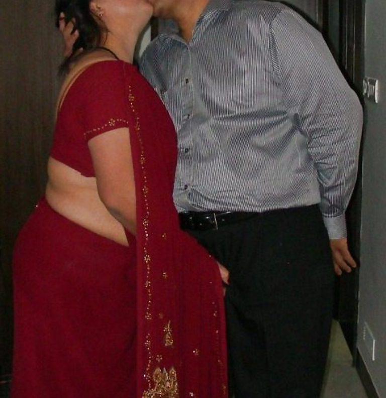 25P Indian Chubby ladies hot pics 