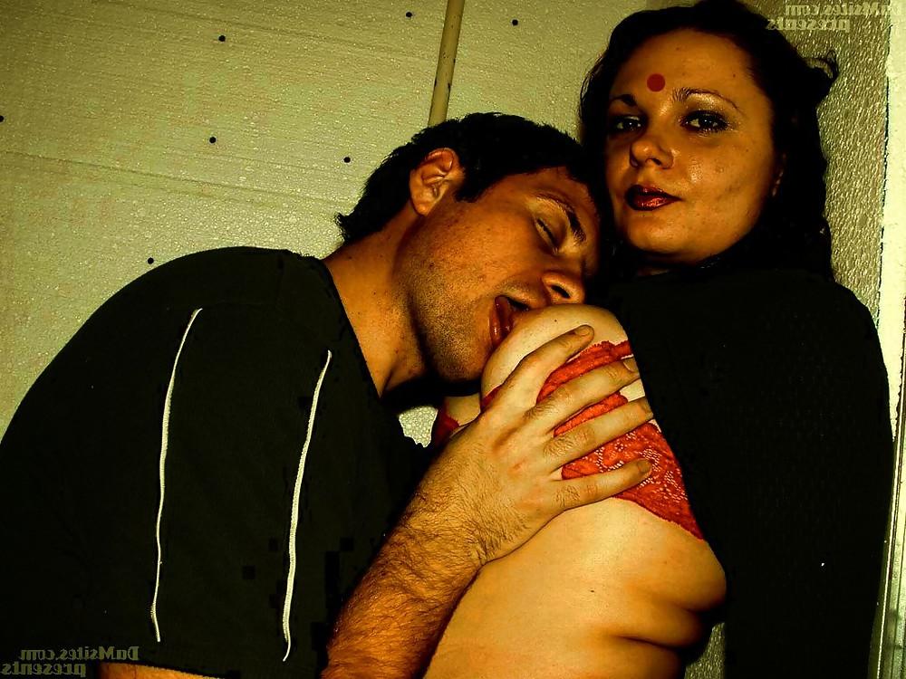 25P Indian Chubby ladies hot pics 