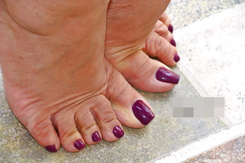 25P Mature feet 1