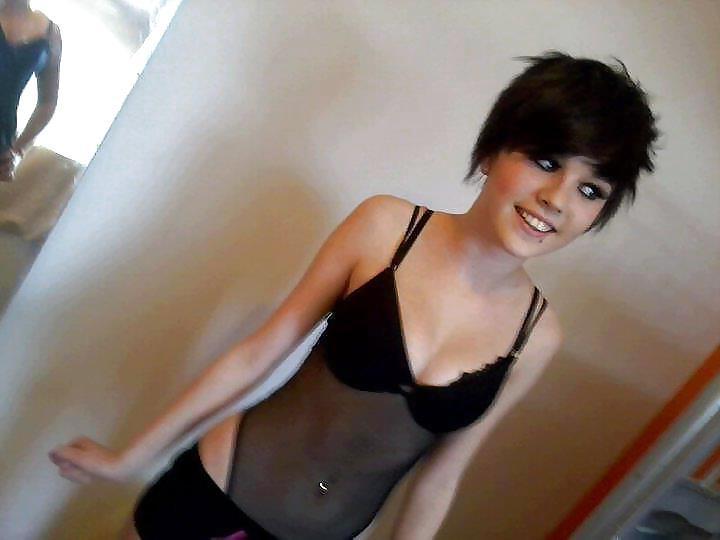 25P British Non nude teens, again.