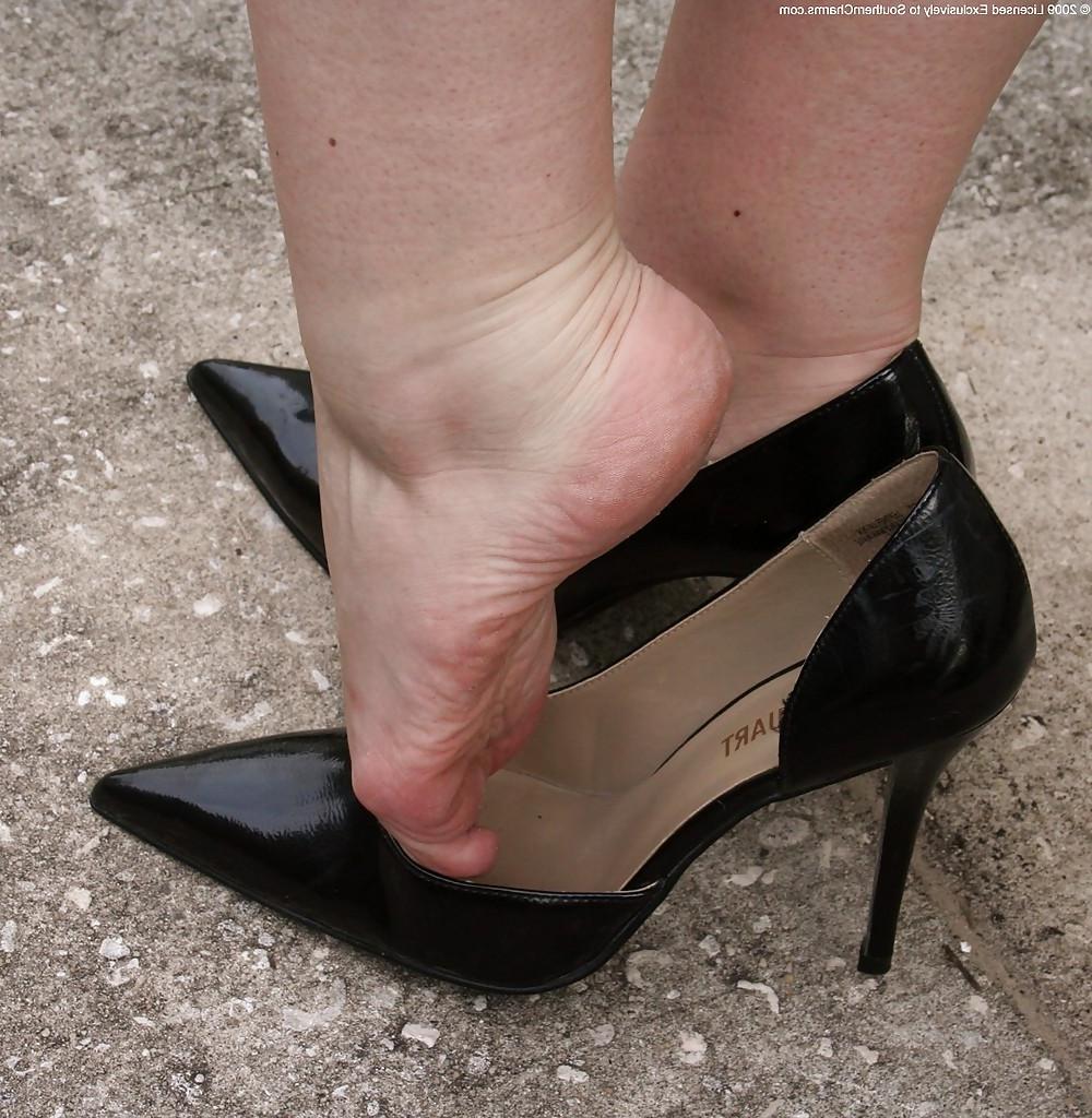 25P Feet 3