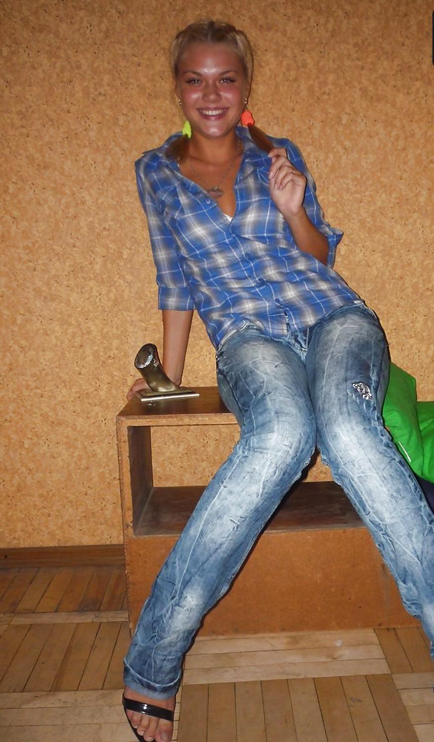 25P Amateur Girls In Public 2
