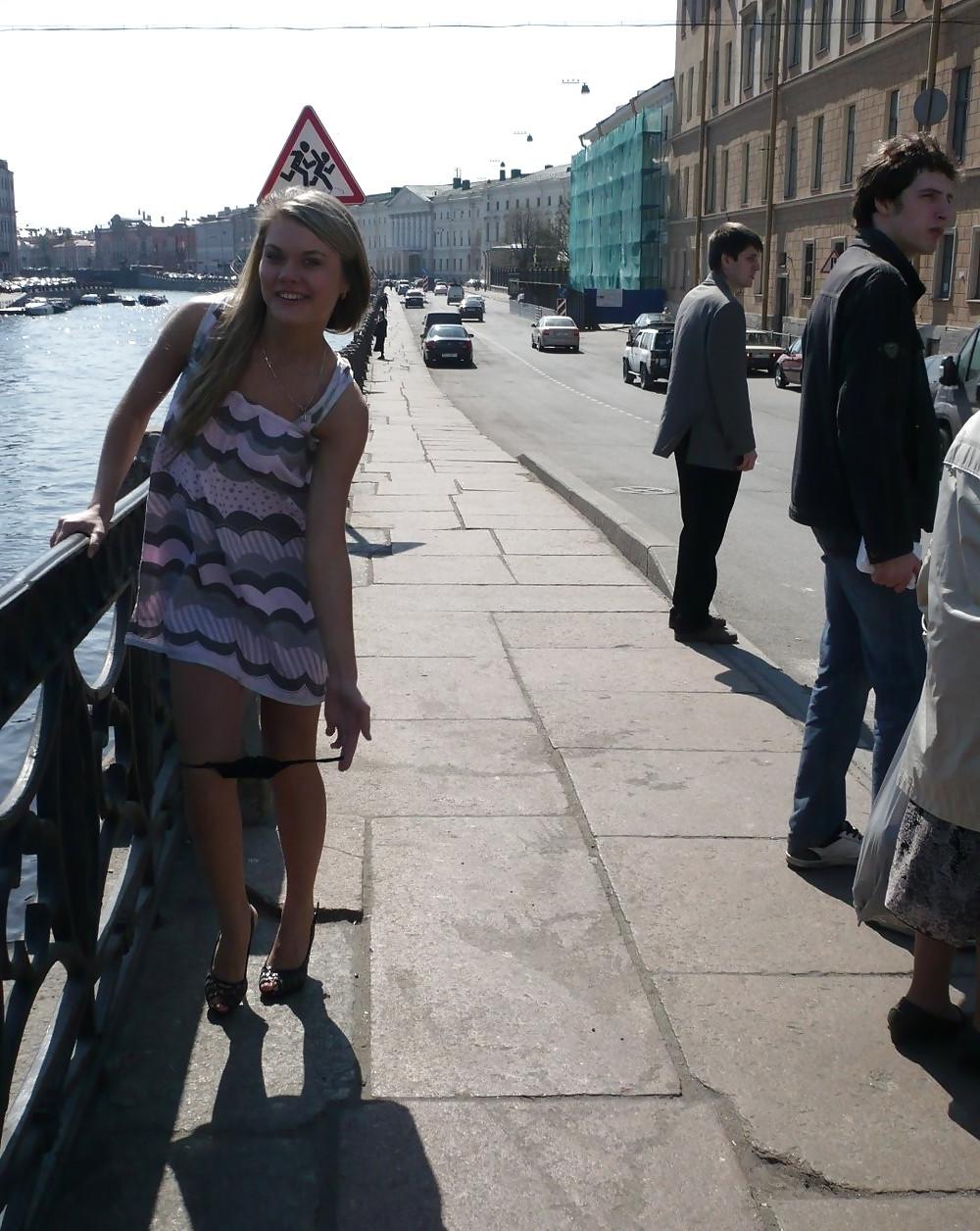 25P Amateur Girls In Public 2