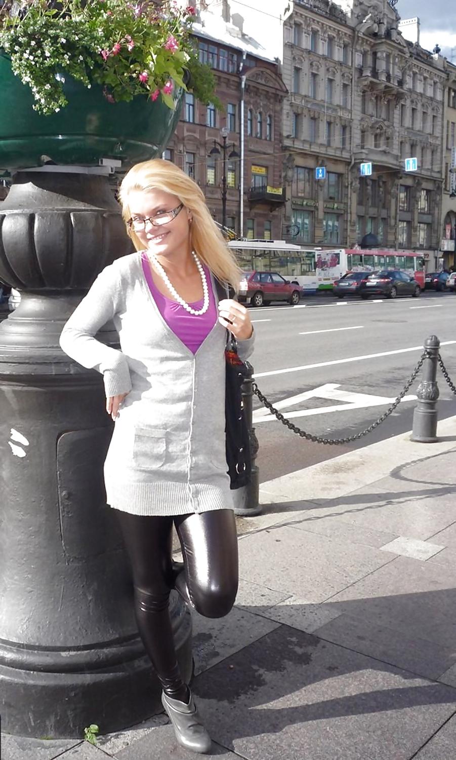 25P Amateur Girls In Public 2
