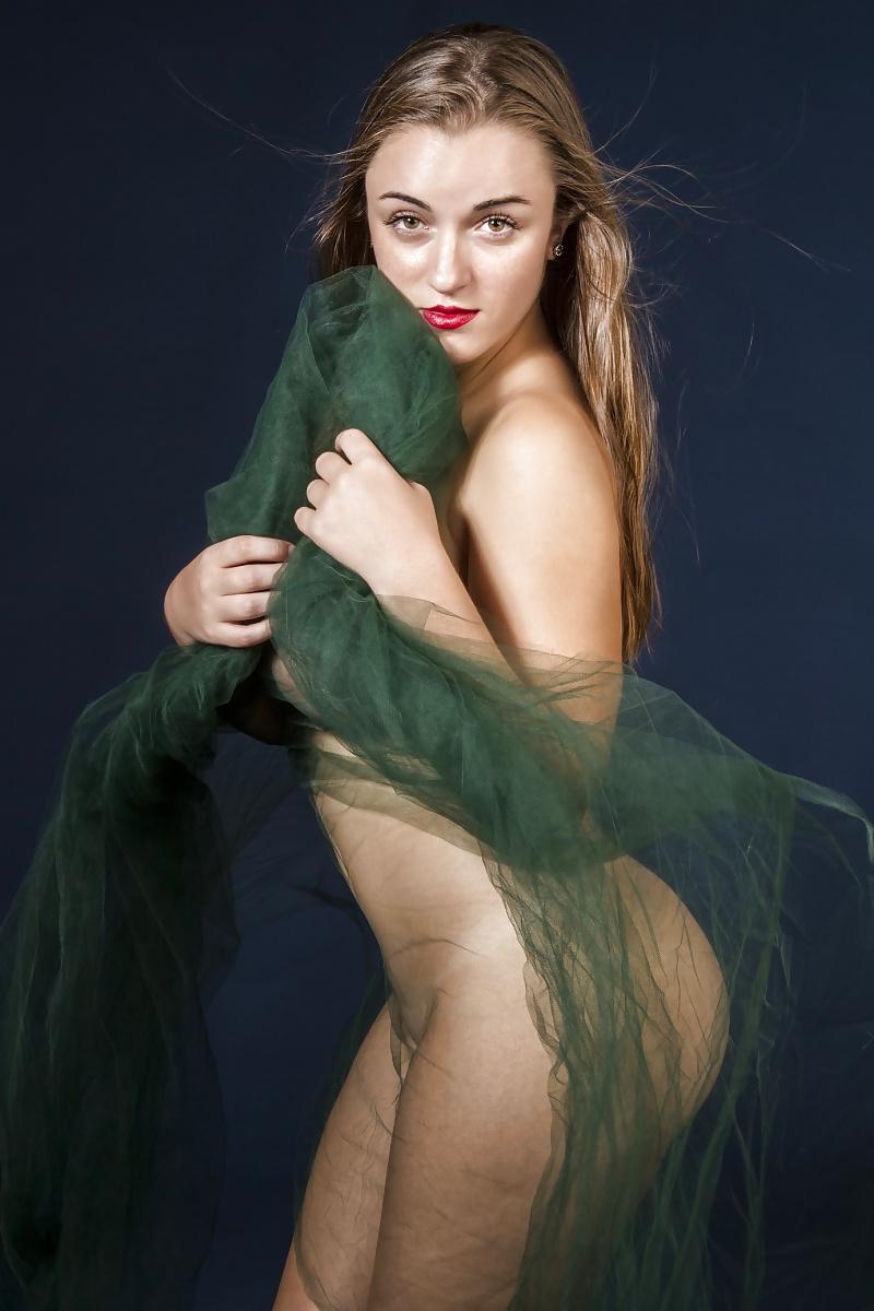 12P Tiffany very hot curvy girl