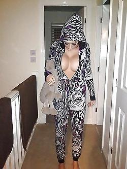 25P British Chavs Flashing their Flesh