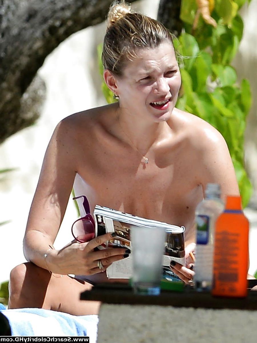 16P Supermodel, Kate Moss sunbathes topless in Jamaica