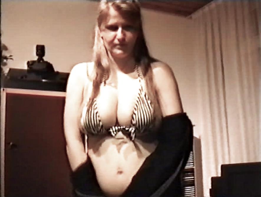 10P SAG - Hot Voluptuous Big Boobed Bikini Bitch 12