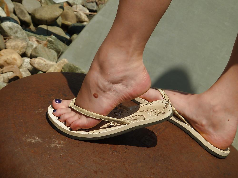 4P Sexy feet and toes