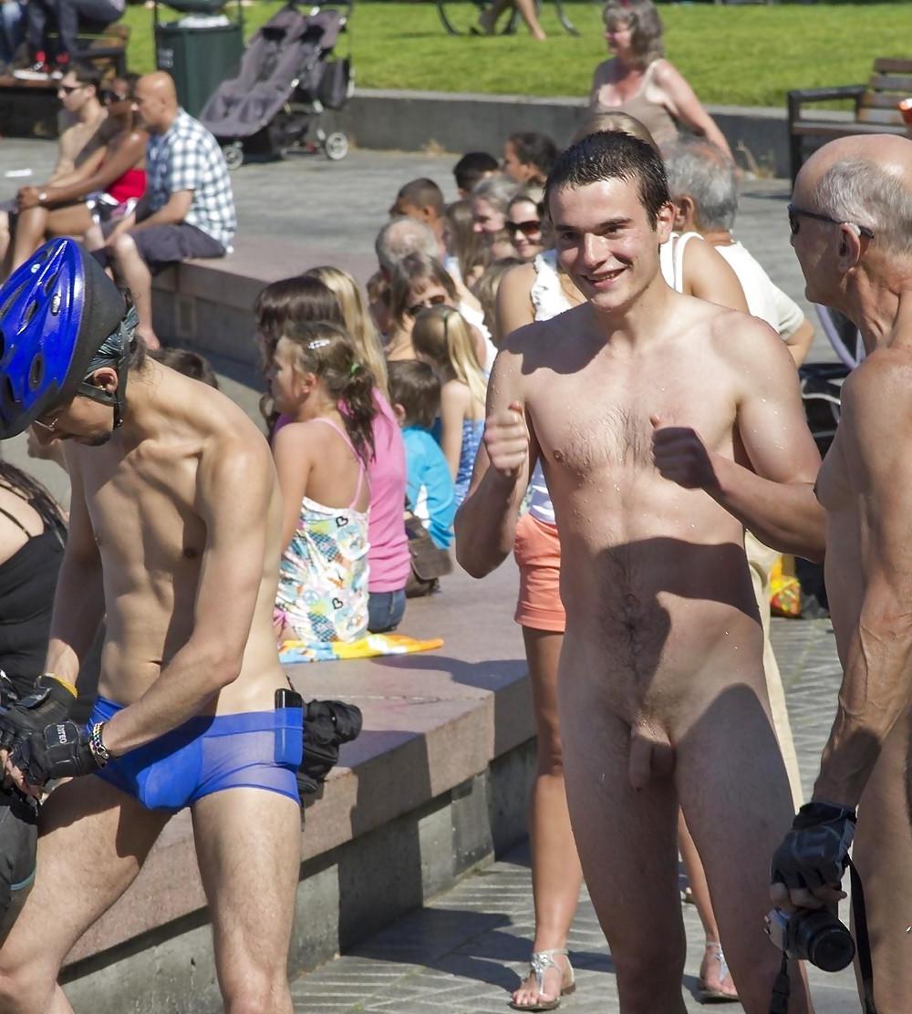 25P NAKED IN PUBLIC 2