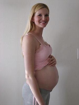 7P Cute Blonde Mom