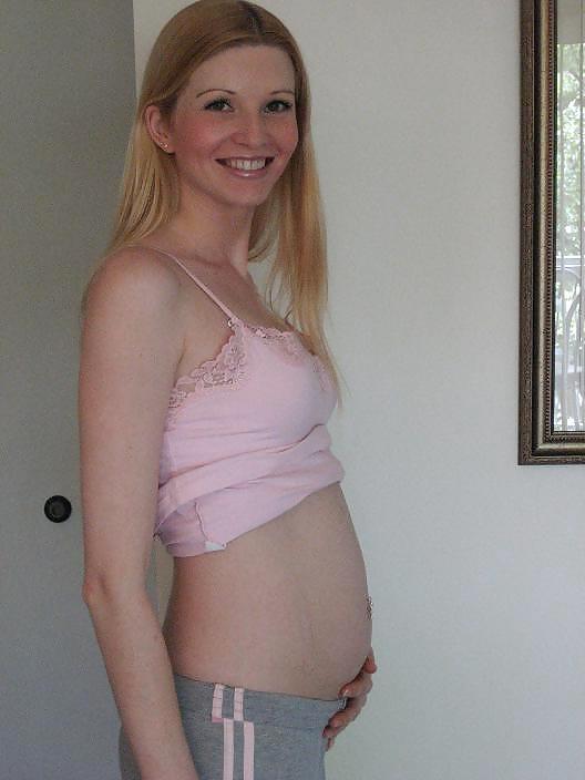 7P Cute Blonde Mom
