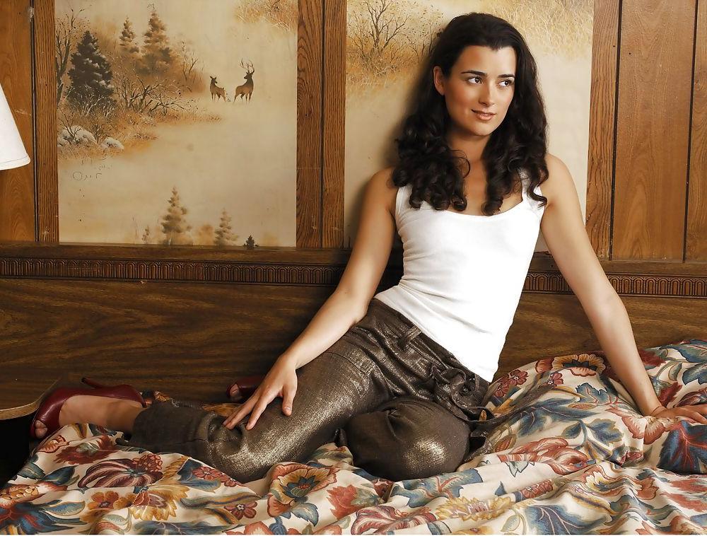 18P Female Celebs - Look and enjoy