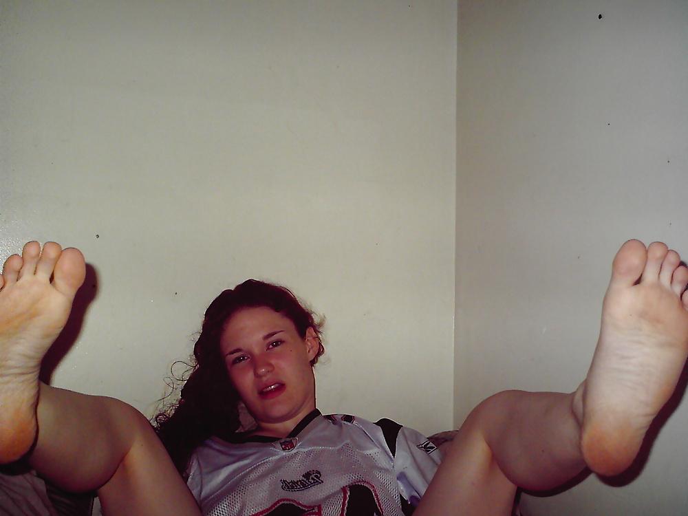 10P Sluts show feet an more