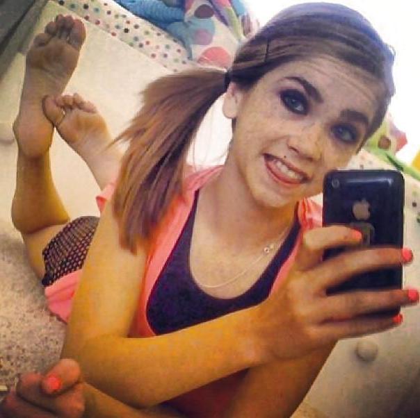 25P Sexy Teen Feet 2