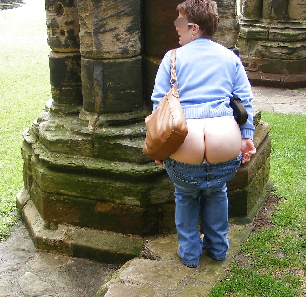 25P Stripping off in public